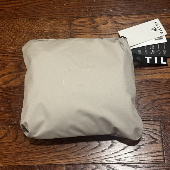 Tilley Packable Hooded Poncho NWT Womens L/XL Beige Waterproof Fabric UPF 50+ - Picture 2 of 15